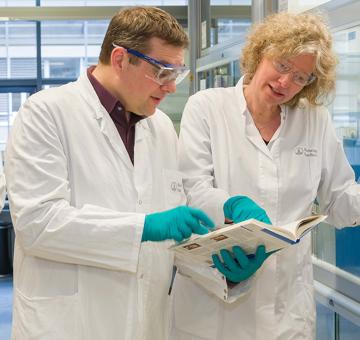 News item - 100th molecule thumbnail
